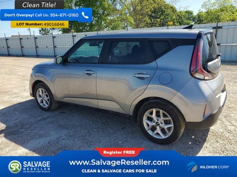 Used 2024 Kia Soul LX w/ Option Group 015 FWD image 3