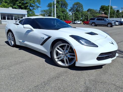 Used 2019 Chevrolet Corvette Stingray Coupe w/ 1LT RWD image 1