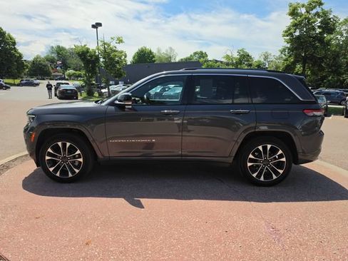 Used 2022 Jeep Grand Cherokee Overland w/ Luxury Tech Group IV AWD/4WD image 2
