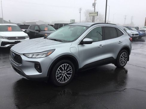 Used 2023 Ford Escape SE image 1