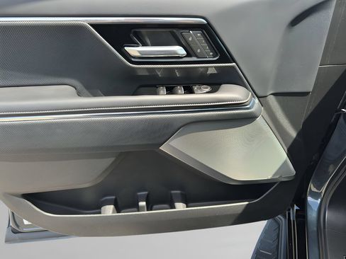Used 2025 GMC Sierra EV Denali AWD/4WD image 9