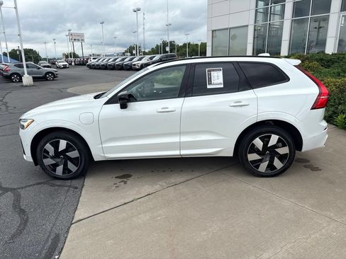 Certified 2025 Volvo XC60 T8 Plus w/ Protection Package Premier AWD/4WD image 9