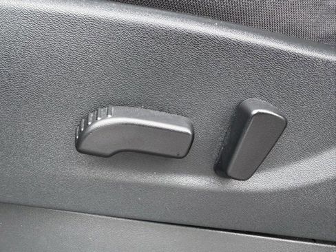 Used 2024 Nissan Frontier SV w/ SV Convenience Package image 13