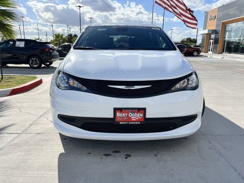 New 2026 Chrysler Voyager LX image 2