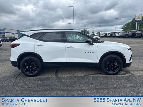 Used 2020 Chevrolet Blazer LT FWD image 2