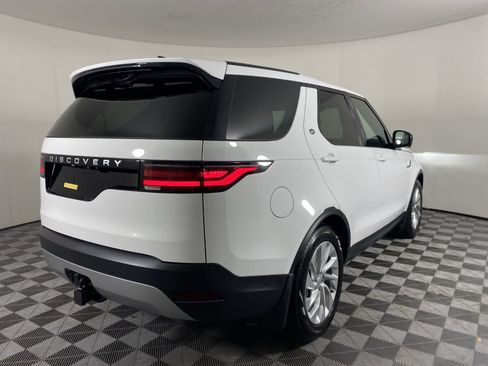 Used 2025 Land Rover Discovery S image 7
