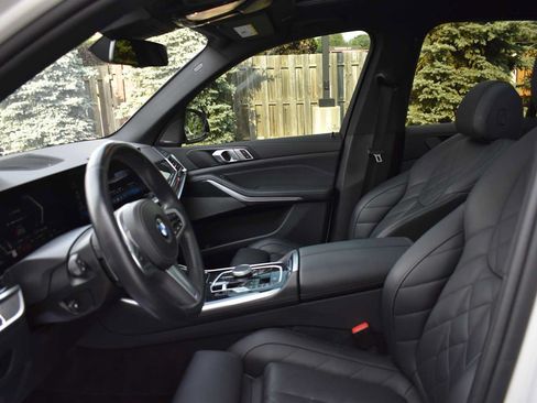 Used 2024 BMW X5 xDrive40i w/ M Sport Package AWD/4WD image 11