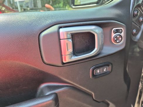 Used 2024 Jeep Gladiator Sport AWD/4WD image 23