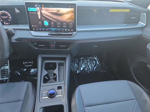 New 2025 Volkswagen Tiguan SE R-Line image 18