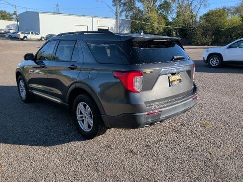 Used 2020 Ford Explorer XLT image 3