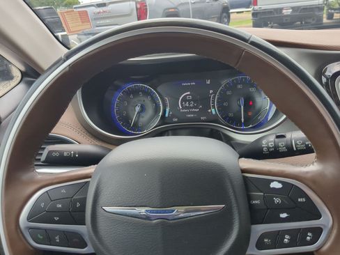 Used 2019 Chrysler Pacifica Limited w/ Advanced Safetytec Group FWD image 12