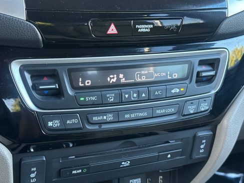 Used 2016 Honda Pilot Touring image 19