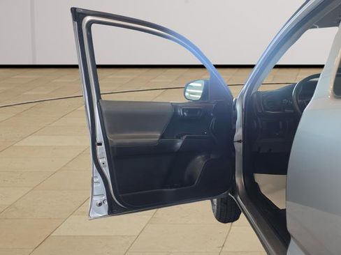 Used 2018 Toyota Tacoma SR RWD image 10