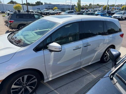 Used 2020 Honda Odyssey Elite image 3