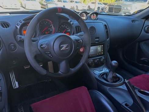 Used 2016 Nissan 370Z NISMO image 2
