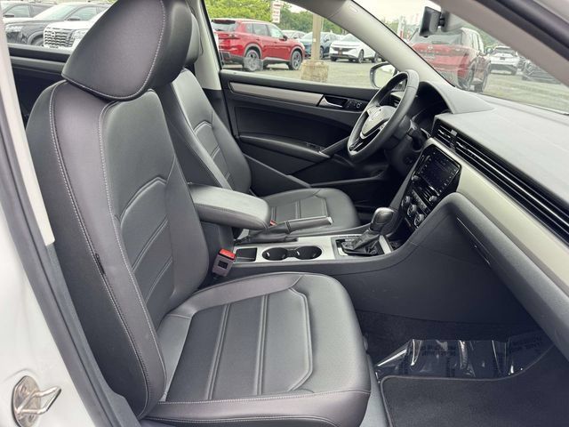 Used 2022 Volkswagen Passat 2.0T SE FWD image 10