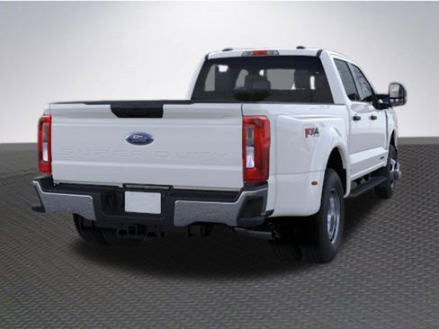 New 2026 Ford F350 4x4 Crew Cab DRW Super Duty image 8