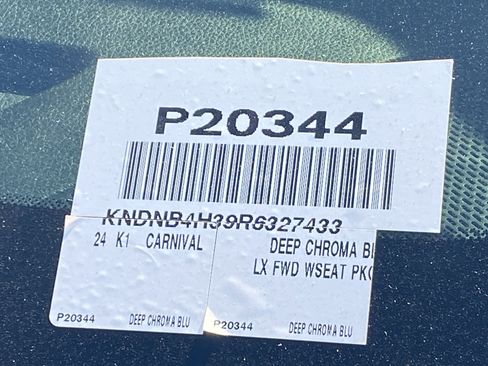 Used 2024 Kia Carnival LX image 32