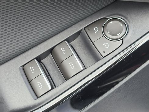 New 2026 Chevrolet Equinox RS w/ Convenience Package III FWD image 24