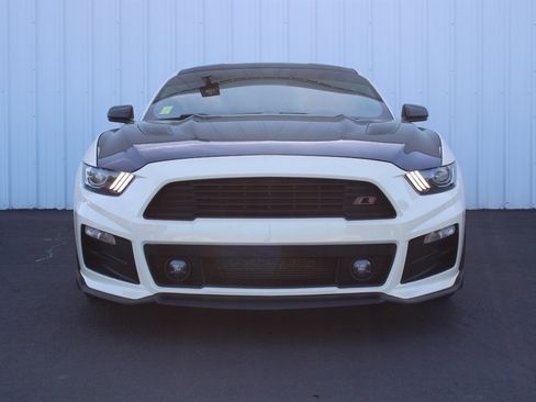 Used 2017 Ford Mustang GT Premium w/ GT Performance Package RWD image 4
