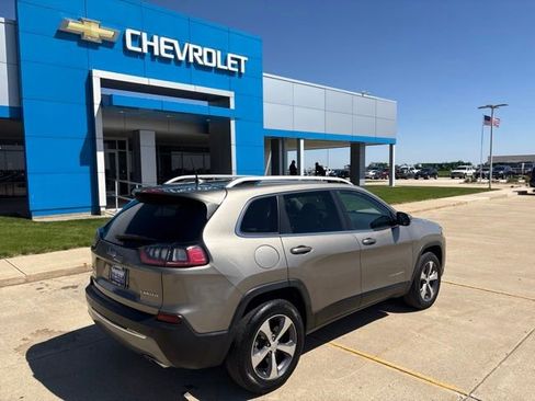 Used 2019 Jeep Cherokee Limited AWD/4WD image 6