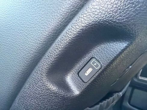 Used 2024 Kia Telluride EX w/ EX Captain's Chair Package AWD/4WD image 21