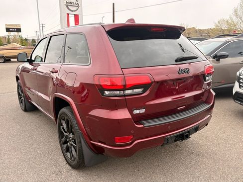 Used 2022 Jeep Grand Cherokee Altitude AWD/4WD image 3