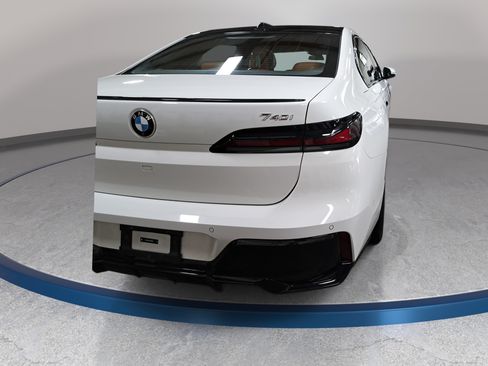 Used 2024 BMW 740i RWD image 6