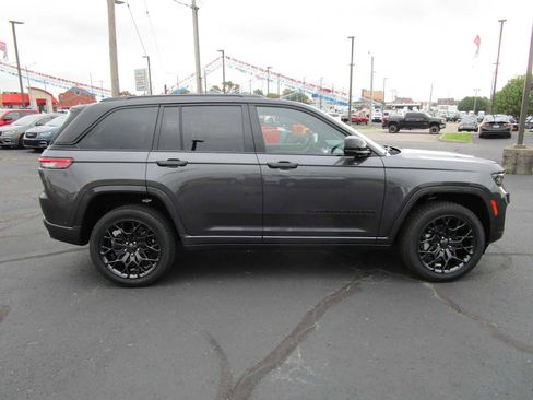 New 2025 Jeep Grand Cherokee Summit image 5