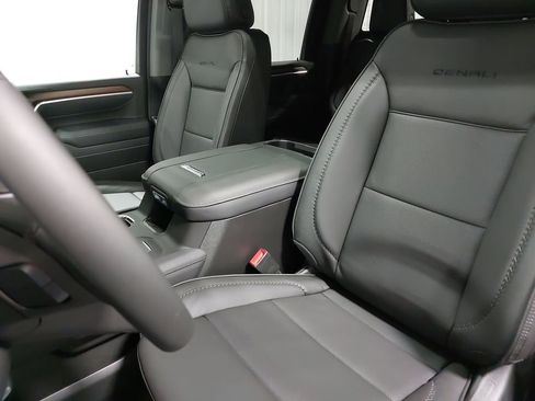 New 2025 GMC Sierra 3500 Denali w/ Denali Reserve Package image 15