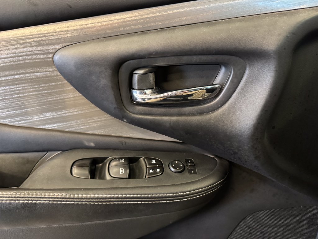 Used 2018 Nissan Murano SV w/ Premium Package AWD/4WD image 19