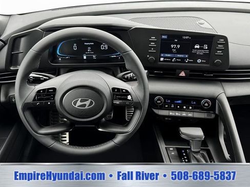 Used 2025 Hyundai Elantra Sport FWD image 17