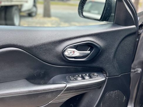 Used 2017 Jeep Cherokee 75th Anniversary image 18