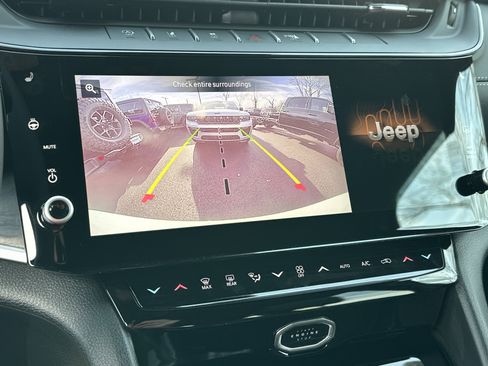 New 2026 Jeep Grand Cherokee Limited AWD/4WD image 8