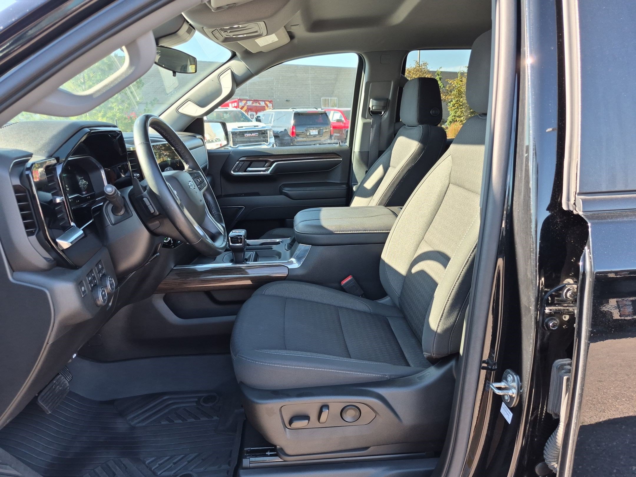 Used 2023 Chevrolet Silverado 1500 RST w/ Z71 Off-Road Package AWD/4WD image 15