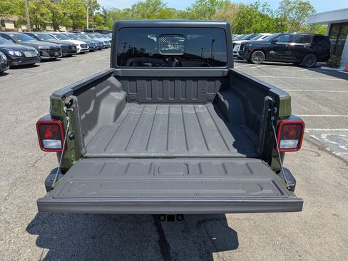 Used 2022 Jeep Gladiator Sport AWD/4WD image 40