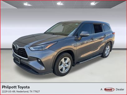 Used 2022 Toyota Highlander LE