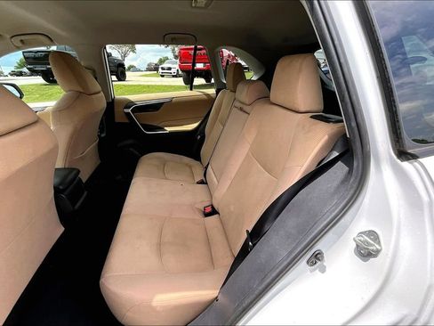 Used 2019 Toyota RAV4 LE FWD image 23