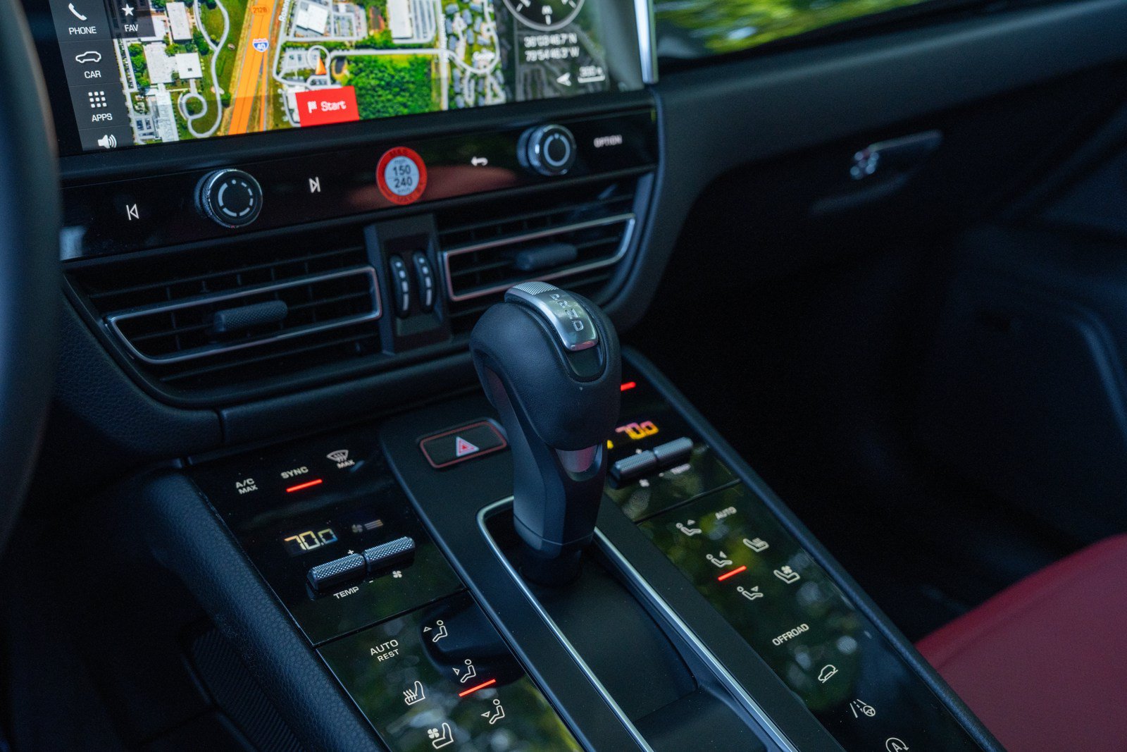 Certified 2026 Porsche Macan AWD/4WD image 30