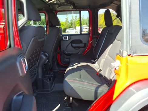 Used 2022 Jeep Wrangler Unlimited Rubicon w/ Xtreme Recon 35" Tire Package AWD/4WD image 21