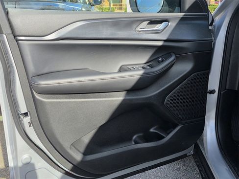 New 2025 Jeep Grand Cherokee Laredo X image 8