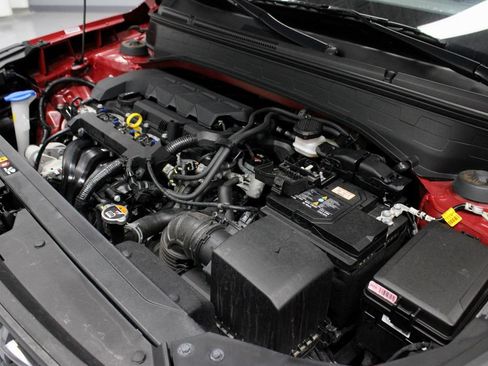 Certified 2025 Hyundai Venue Limited FWD image 17