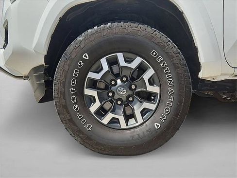 Used 2017 Toyota Tacoma SR5 AWD/4WD image 22