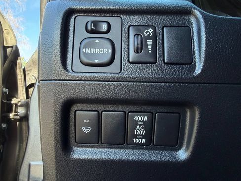 Used 2018 Toyota 4Runner SR5 Premium AWD/4WD image 34