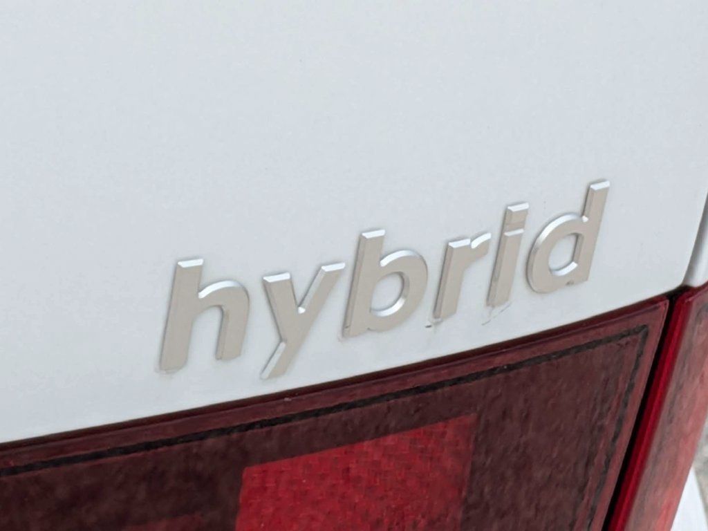 Used 2024 Hyundai Santa Fe Limited FWD image 18