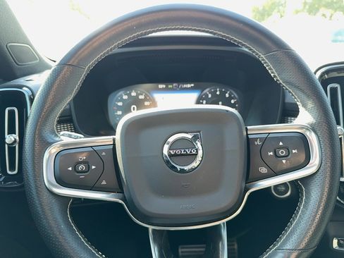 Used 2021 Volvo XC40 T5 R-Design w/ Protection Package Premier image 16