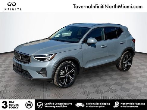Used 2023 Volvo XC40 B4 Plus image 1