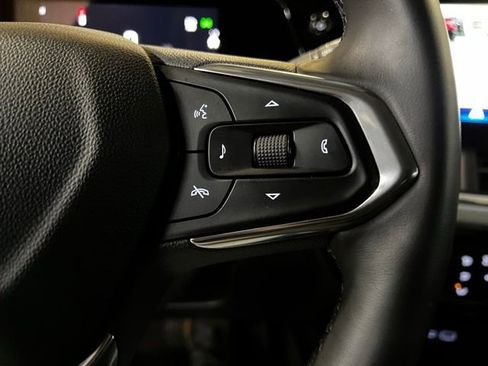 Used 2025 Chevrolet Trax LT w/ Driver Confidence Package image 16