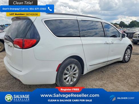 Used 2017 Chrysler Pacifica Touring-L FWD image 4