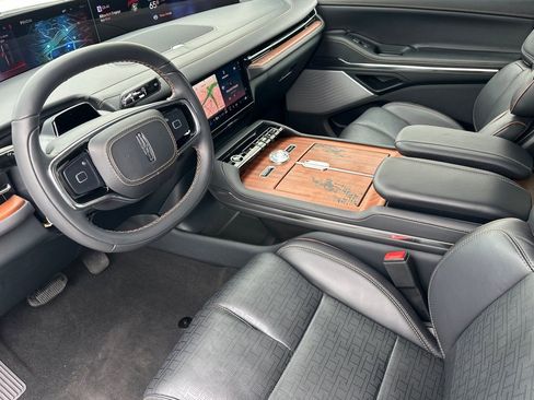 New 2026 Lincoln Navigator L Black Label AWD/4WD image 9